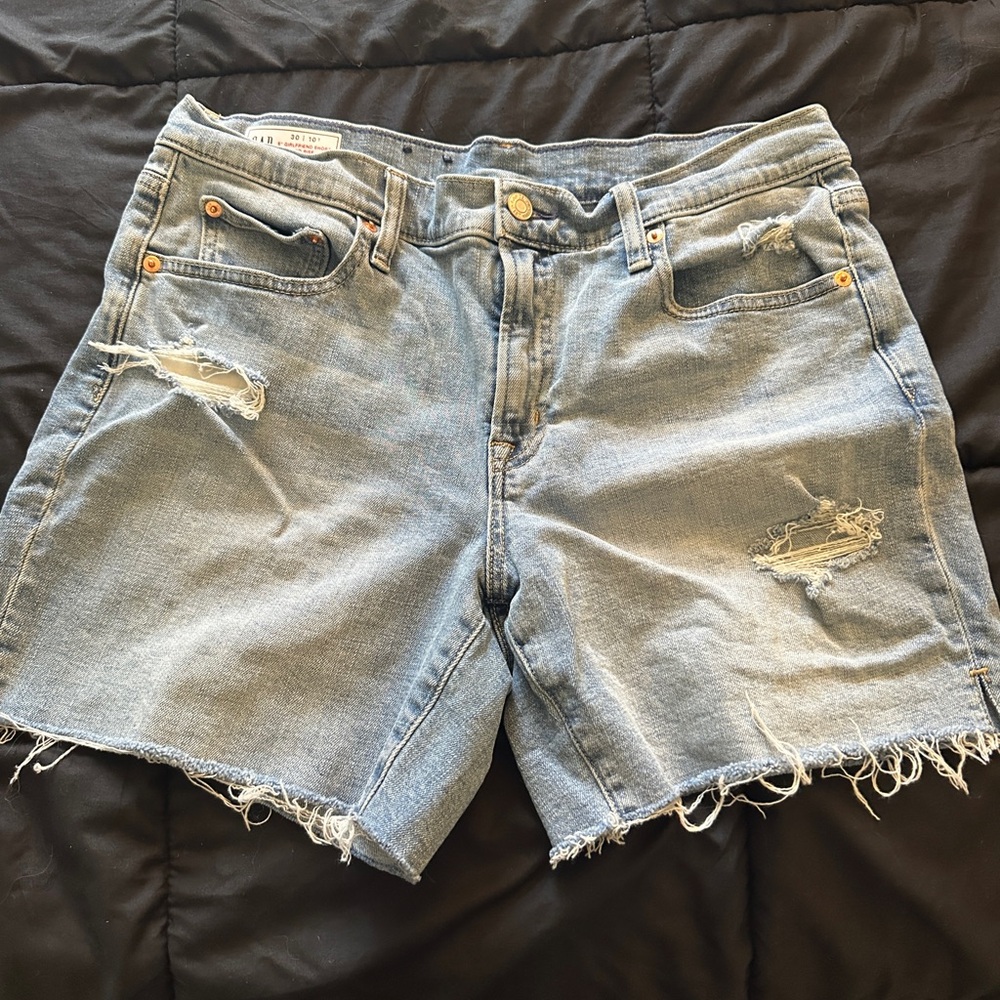 Gap girlfriend shorts 5’’ inseam . Size 30 / 10 distressed denim